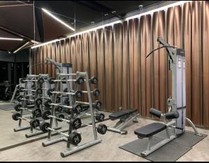 Fitness centrum a/nebo fitness zařízení v ubytování 502 Edge芭提雅市中心25楼高层海景服务公寓，芭提雅海湾景观，近沙滩，步行街，购物中心