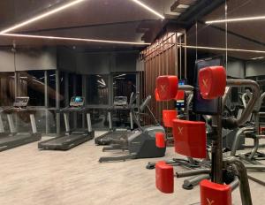 Fitness centrum a/nebo fitness zařízení v ubytování 502 Edge芭提雅市中心25楼高层海景服务公寓，芭提雅海湾景观，近沙滩，步行街，购物中心