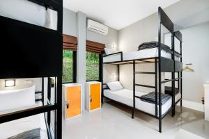 Postel nebo postele na pokoji v ubytování Chill Inn Samui Hostel and Restaurant