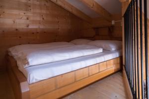 Ein Bett oder Betten in einem Zimmer der Unterkunft Almgasthof Windischgrätz