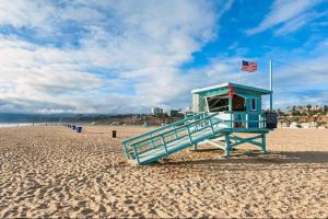 a life guard station on a beach with an american flag at Comfortable & Spacious 2BDR - 2BTH for 4 Guests in Hollywood in Los Angeles