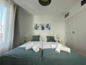 a bedroom with a large bed with two pillows at Apartamento con terraza y vistas AlcaláRetiro in Madrid