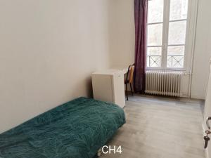 a small room with a bed and a window at HOTEL LE FONTENOY in Provins