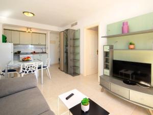 Kuchyň nebo kuchyňský kout v ubytování Apartment Zafiro 02 by Interhome