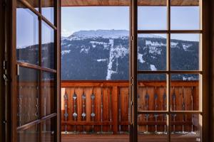 Ein allgemeiner Bergblick oder ein Berglick von des Gasthauses aus