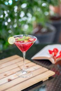 Roadies Rostel - Best Adventure Resort in Ahmedabad的酒水