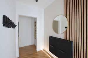 Una televisión o centro de entretenimiento en Apartament Wisła Siglany