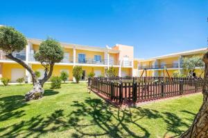 Κήπος έξω από το Solymar Apartment
