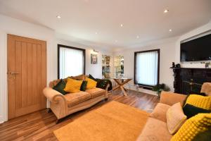 a living room with a couch and a television at The Lemon Tree in Prestwick