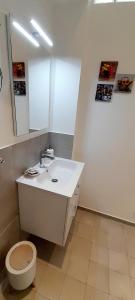 A bathroom at BARBARA Classy Apartment 101