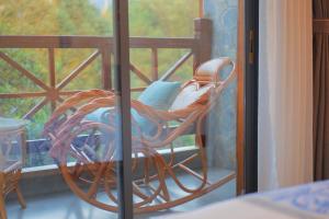 A balcony or terrace at Mount View Cottage