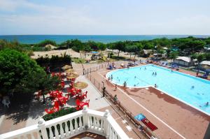 an overhead view of a swimming pool at a resort at Camping Internazionale - Sottomarina di Chioggia in Chioggia