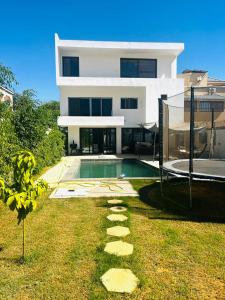 En have udenfor Villa Fayenne