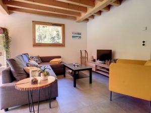 a living room with a couch and a table at Le Vivier in Saint-Gervais-les-Bains