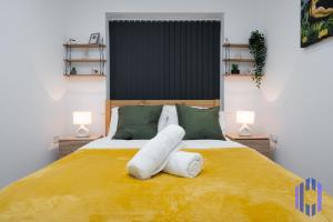 Katil atau katil-katil dalam bilik di Stylish 4bd - Hot tub - Etihad - Games -Parking-EV