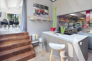 a kitchen with a counter and a dining room at Mas de L'Amarine in Saint-Rémy-de-Provence