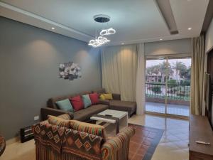 شاليه لاجونا باي السخنه Chalet at laguna bay Sokhna的休息区