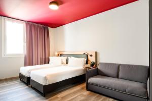 a bedroom with a bed and a couch at CX Venice Mestre in Mestre