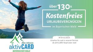 una mujer saltando al aire con las palabras "tarjeta kosciuszkociplinary" en Ferienwohnung Staffelberg en Hauzenberg