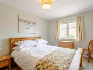 a bedroom with a bed with white sheets and a window at 2 Bed in Newent 78696 in Aston Ingham