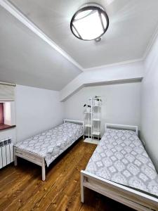 Ένα ή περισσότερα κρεβάτια σε δωμάτιο στο Эсалу Гостиный Дом
