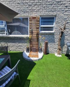 a garden with a fountain in the middle of a yard at APPLES APARTMENT 6B in Cape Town