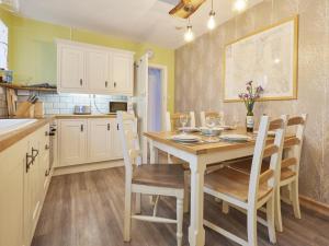 a kitchen with a table and chairs in a kitchen at 3 Bed in Grange in Borrowdale SZ262 in Grange