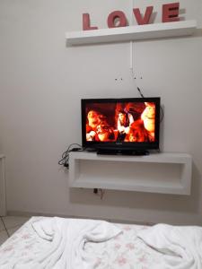 a tv sitting on a shelf in a wall at LOFT NOVO CONFORTÁVEL in Sorocaba