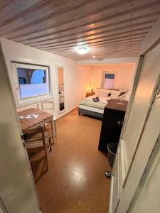 a room with a bed and a desk and a table at Bergsteigerzimmer Doktorberg in Berchtesgaden