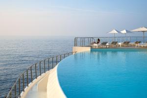 Bazén v ubytování Hotel Cap Estel nebo v jeho okolí