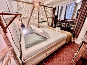 Krevet ili kreveti u jedinici u okviru objekta ApartHotel Riviera - CCC OT Loft du Chateau Old Town Prom des Anglais