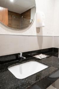 Ванна кімната в VIVARIUM APART HOTEL