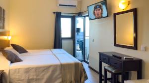 Ліжко або ліжка в номері Hotel Avenida Praia