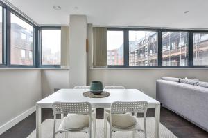 a living room with a table and chairs and a couch at Apartments in Sheffield in Sheffield