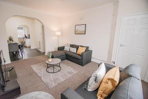 K Suites - Arthur Street Doncaster tesisinde bir oturma alanı