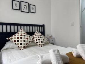 a bedroom with a bed with polka dot pillows at APARTAMENTO URQUÍA in Córdoba