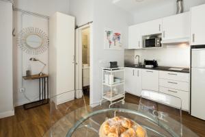 a kitchen with a glass table with some donuts on it at Veoapartment Elcano 14 in Seville