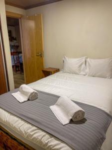 מיטה או מיטות בחדר ב-Casa Azul Serra da Estrela