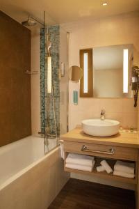 Koupelna v ubytování Hôtel Le B d'Arcachon by Inwood Hotels + 37 fotografií