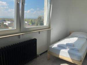 Ένα ή περισσότερα κρεβάτια σε δωμάτιο στο Monter24- HK2 große Monteurs Wohnung Mainz, Wiesbaden, Rüsselsheim, gute Anbindung