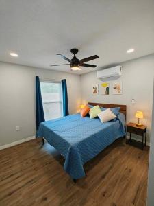 a bedroom with a bed and a ceiling fan at Lovely unit central location in St. Petersburg