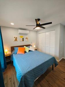 a bedroom with a bed and a ceiling fan at Lovely unit central location in St. Petersburg
