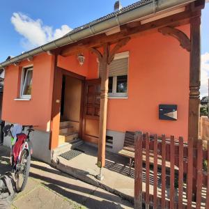 a house with a motorcycle parked in front of it at Unterkunft für Monteure in Schwallungen