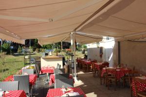 a restaurant with tables and chairs under a tent at Terre de Brenne in Azay-le-Ferron