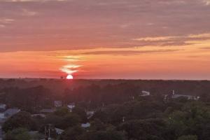 Blick auf den Sonnenuntergang/Sonnenaufgang von der Pension aus oder aus der Nähe