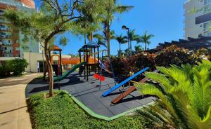 - une aire de jeux dans un parc avec toboggan dans l'établissement Beto Carrero, Praia, Piscina, Lazer, à Penha