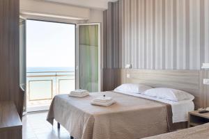 Postel nebo postele na pokoji v ubytování Hotel Centrale Miramare