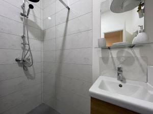 Ένα μπάνιο στο Le nid de Montereau - 350 m hôpital