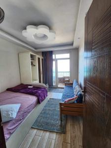 A bed or beds in a room at Amazing Sea View 2 bedroom apartment