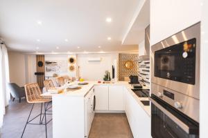 a kitchen with white cabinets and a stove top oven at Flores de Cordoba 5 Jazmin in Córdoba